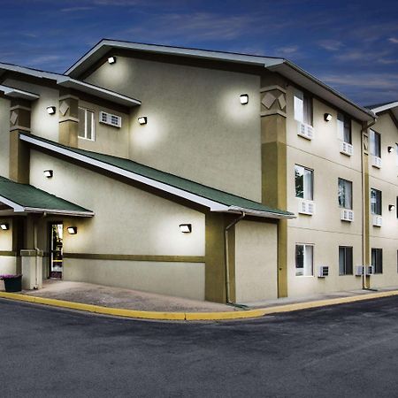 Super 8 By Wyndham Salem Va Motel Екстериор снимка