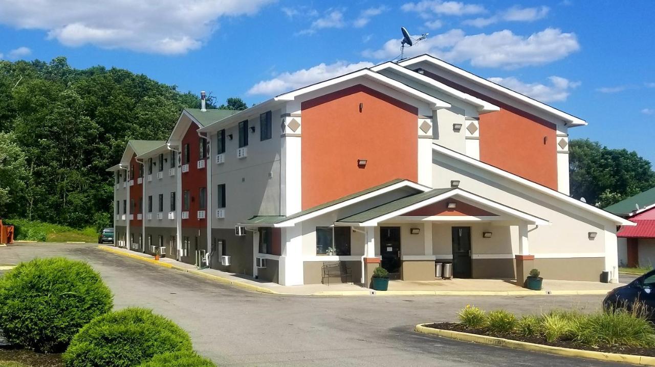 Super 8 By Wyndham Salem Va Motel Екстериор снимка