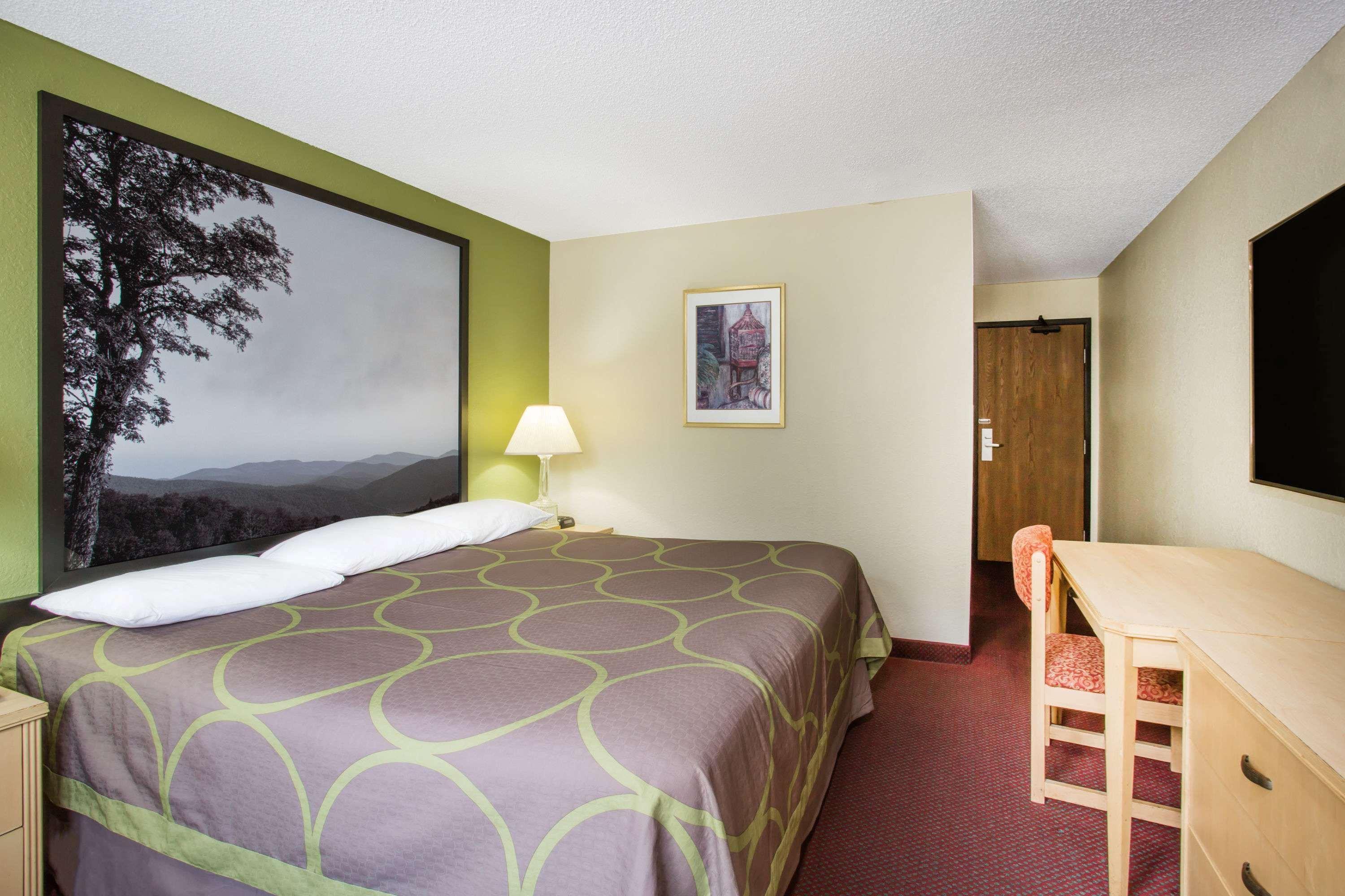 Super 8 By Wyndham Salem Va Motel Екстериор снимка