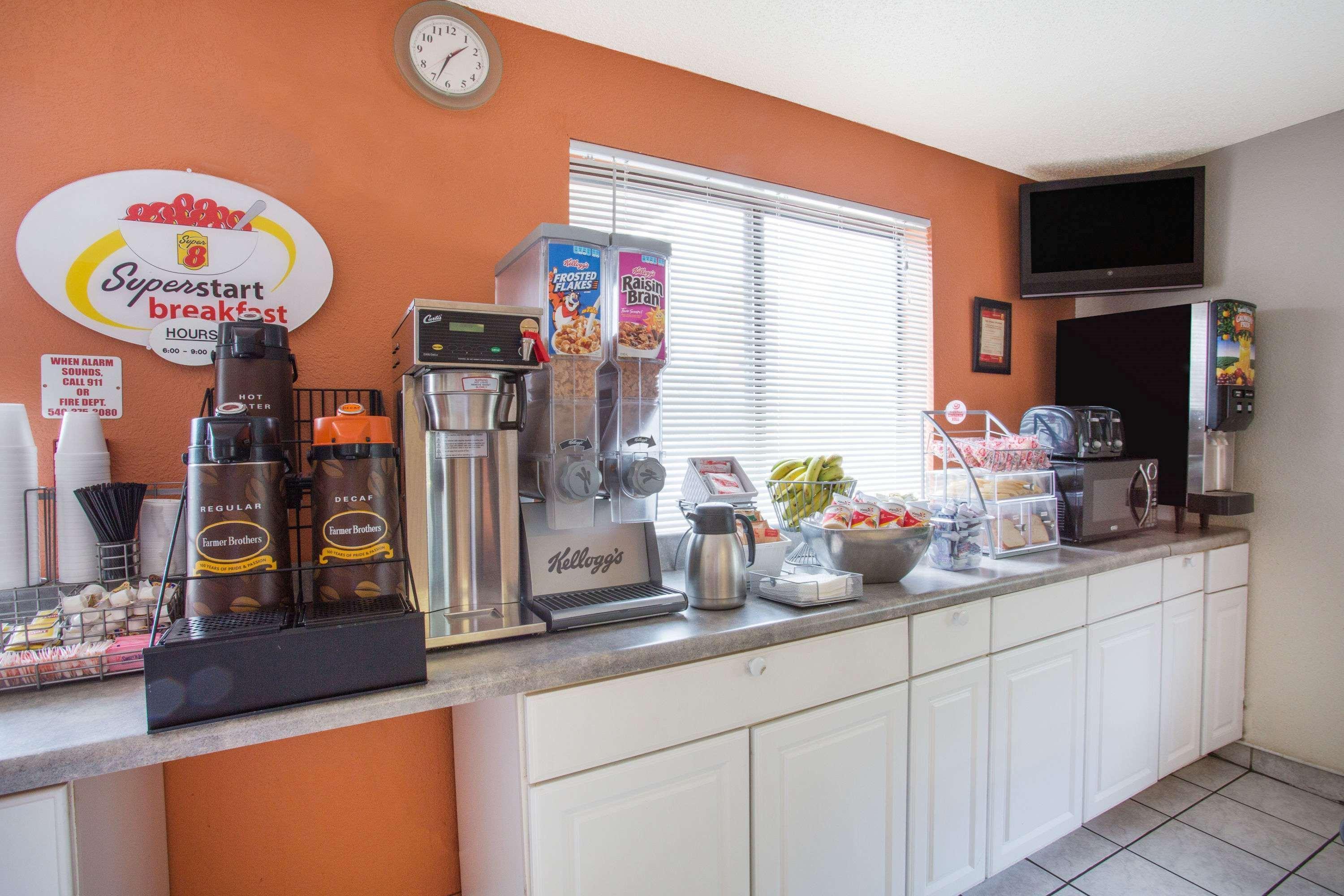 Super 8 By Wyndham Salem Va Motel Екстериор снимка