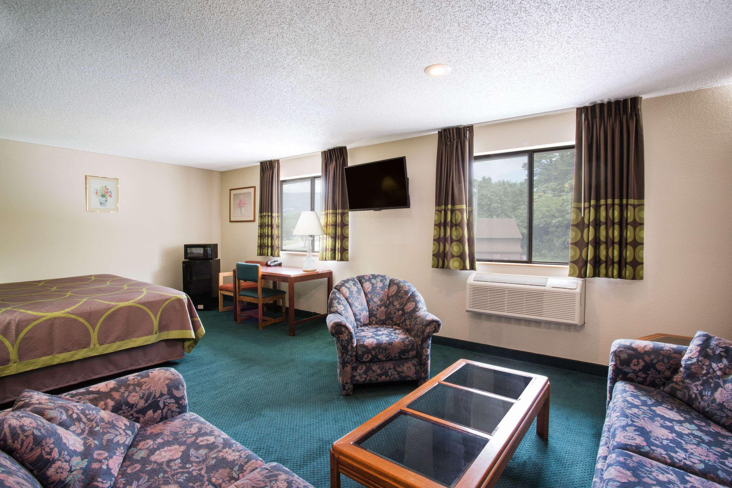 Super 8 By Wyndham Salem Va Motel Екстериор снимка