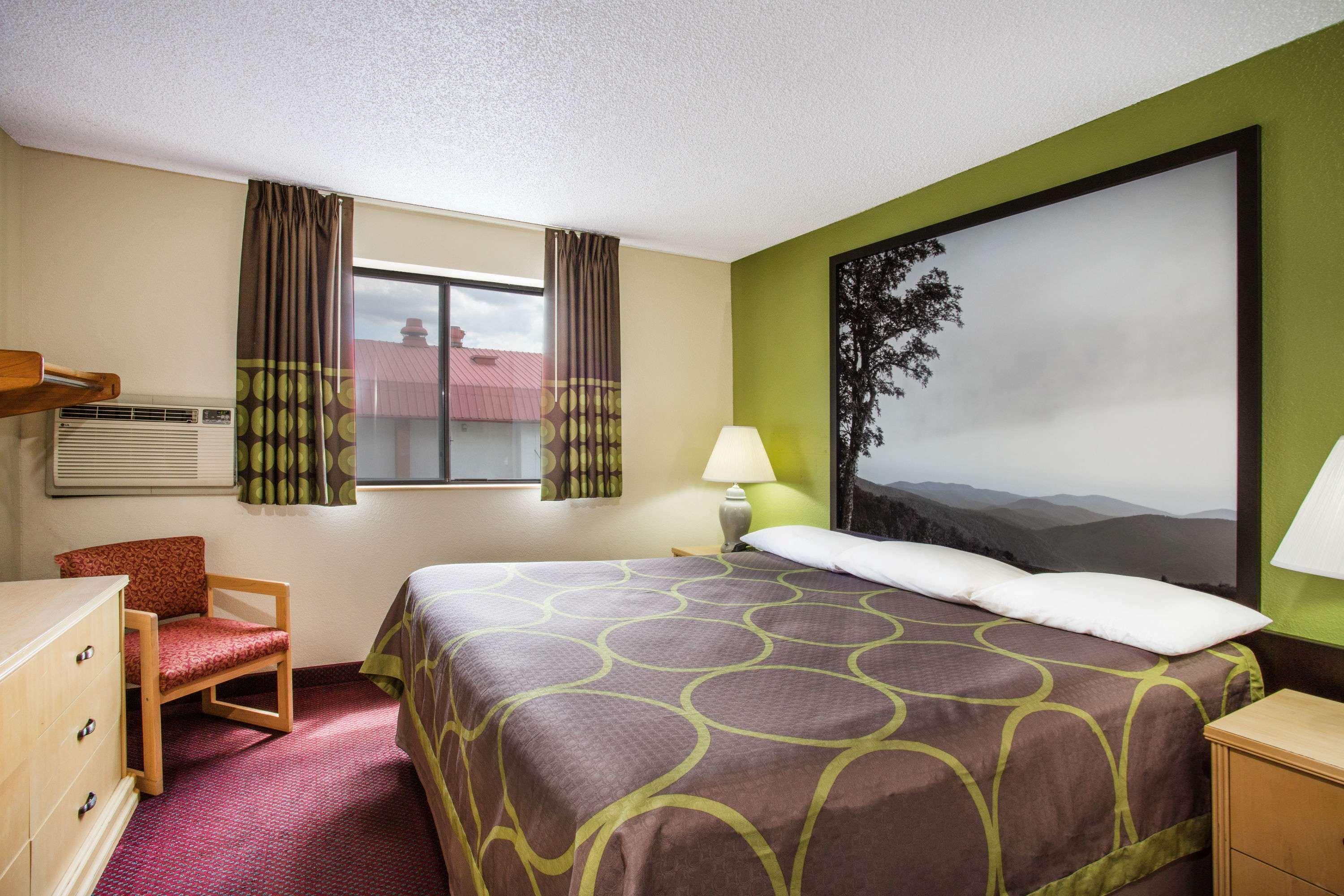 Super 8 By Wyndham Salem Va Motel Екстериор снимка