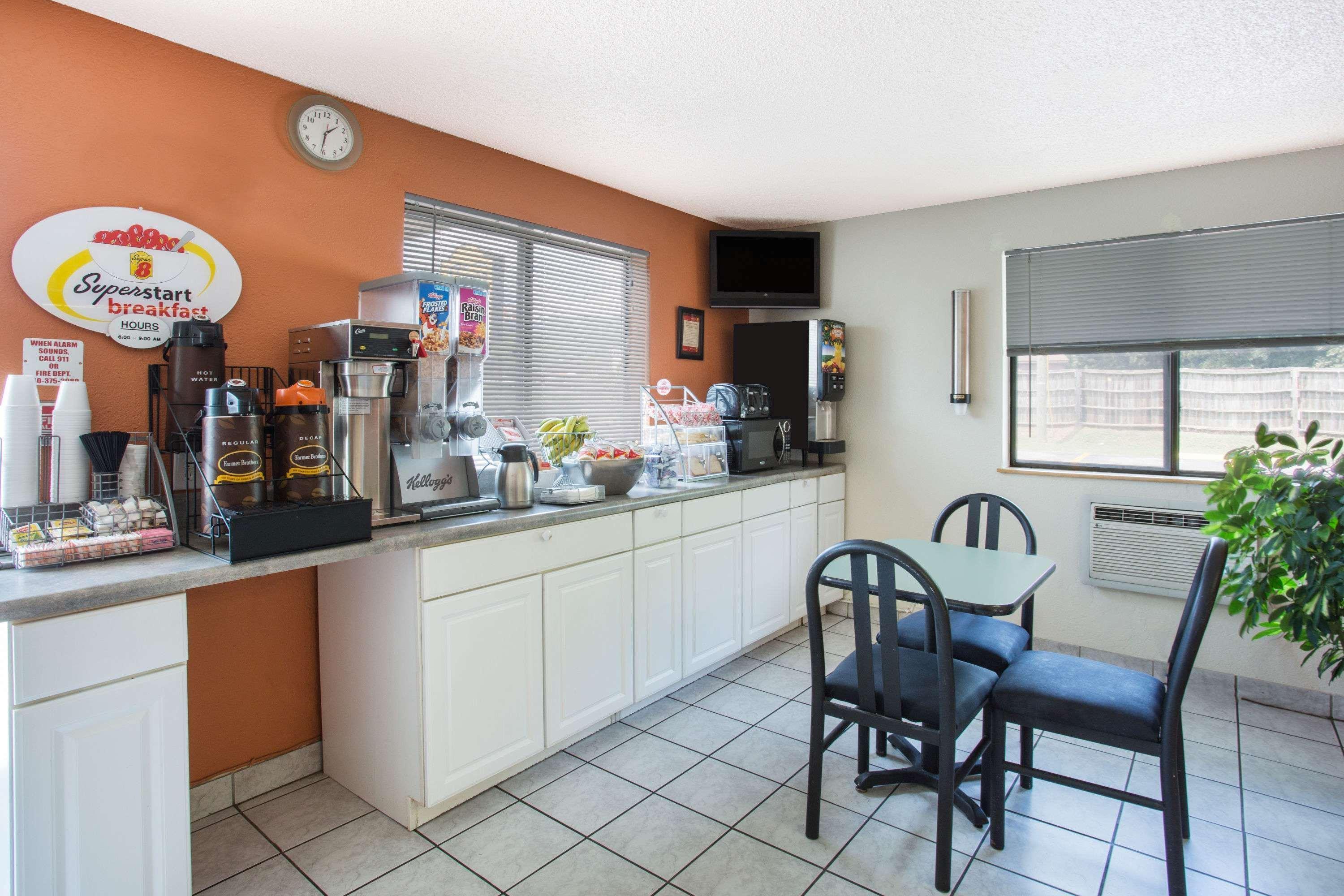 Super 8 By Wyndham Salem Va Motel Екстериор снимка