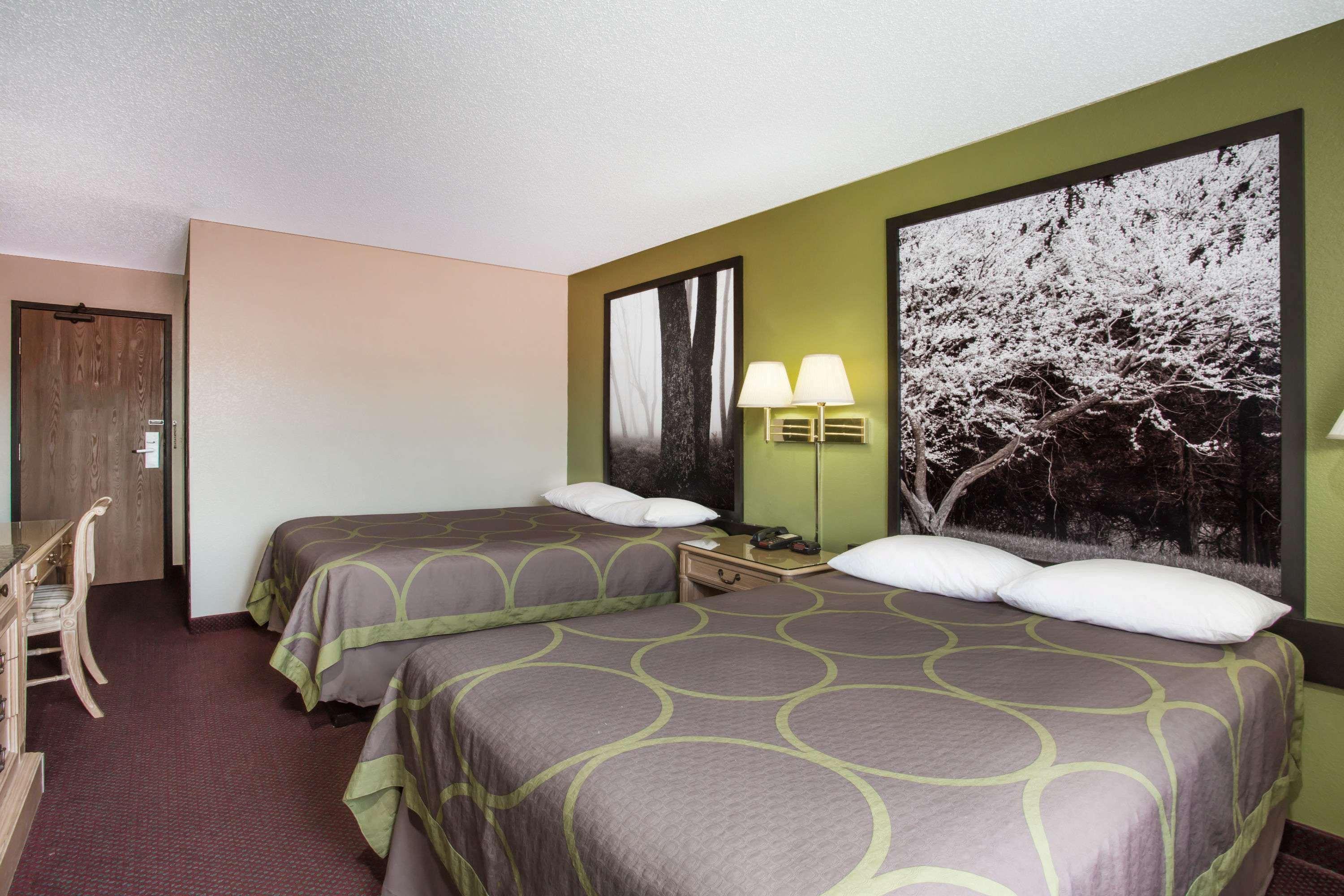 Super 8 By Wyndham Salem Va Motel Екстериор снимка