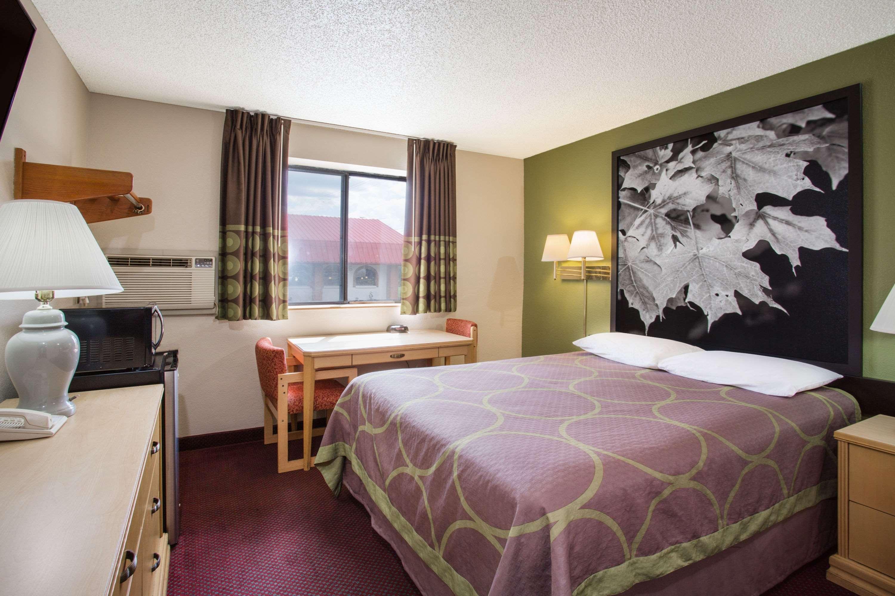 Super 8 By Wyndham Salem Va Motel Екстериор снимка